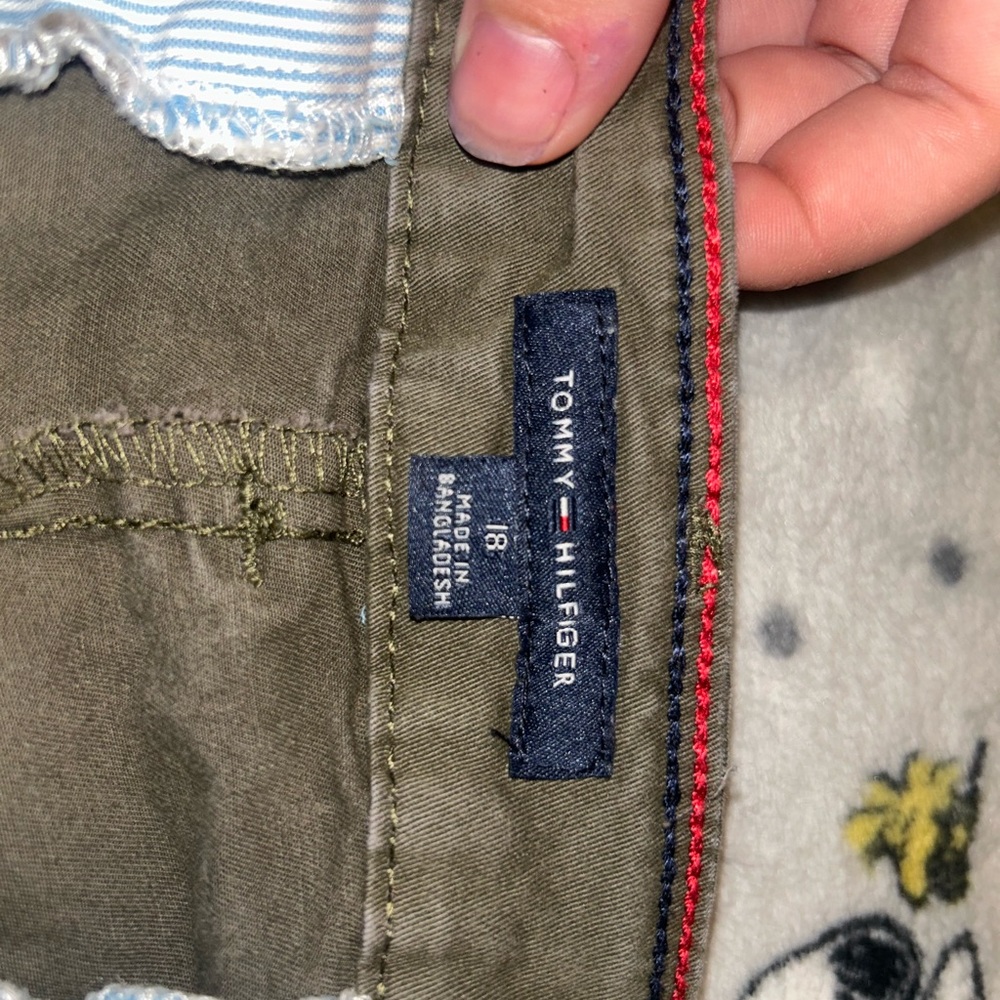 Tommy Hilfiger Jean Shorts (size 18) - Picture 3 of 4